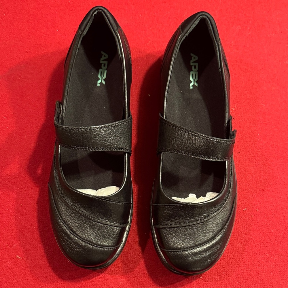 Apex Women's Classic Black Flats